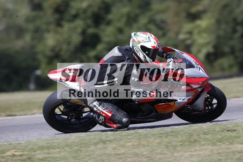 /Archiv-2025/49 26.08.2025 Cornu Master School ADR/rot-rouge/76